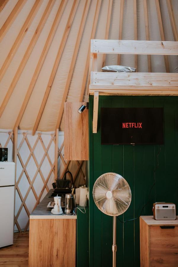 Aloha Glamp - Okragle Domki Przy Rzece - Balia I Sauna - Energylandia Zagornik Eksteriør billede