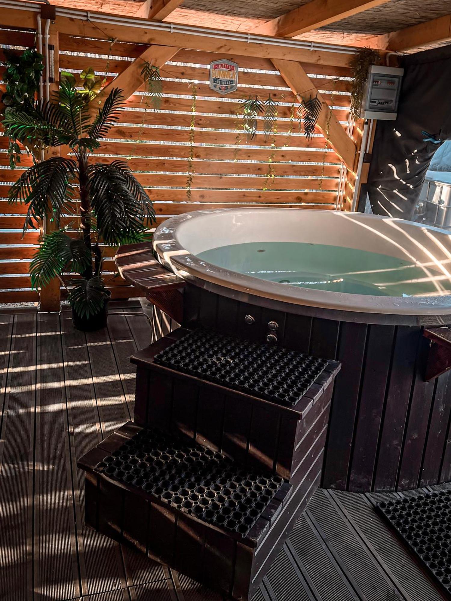 Aloha Glamp - Okragle Domki Przy Rzece - Balia I Sauna - Energylandia Zagornik Eksteriør billede
